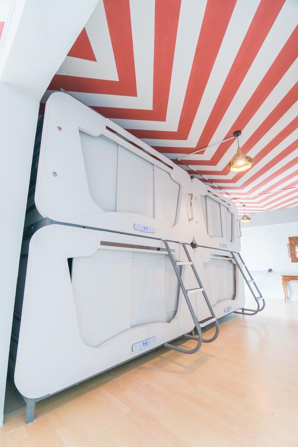 Seaview Capsule Hotel Кота-Кинабалу Экстерьер фото
